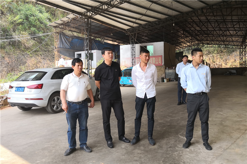 2018年4月，吉林省遼源市龍山區副區長鐘亞輝（左二）一行到漳州眾興畜禽無害化處理中心調研